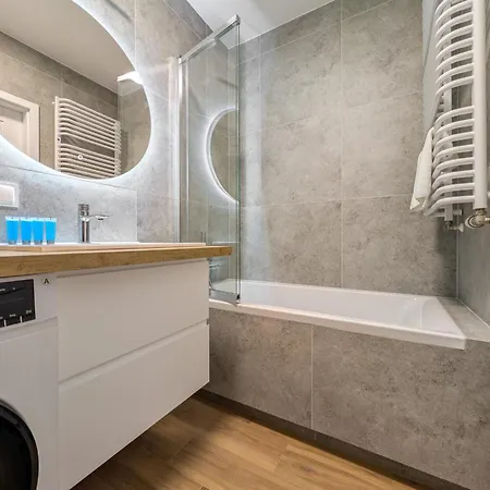 Apartmán Artemskiej Comfort By Bookinghost Vratislav